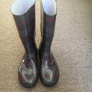 Boots women’s 6
